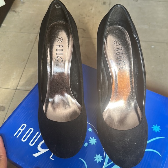 Rouge Helium Black Heels Size 7 1/2 - Picture 2 of 4